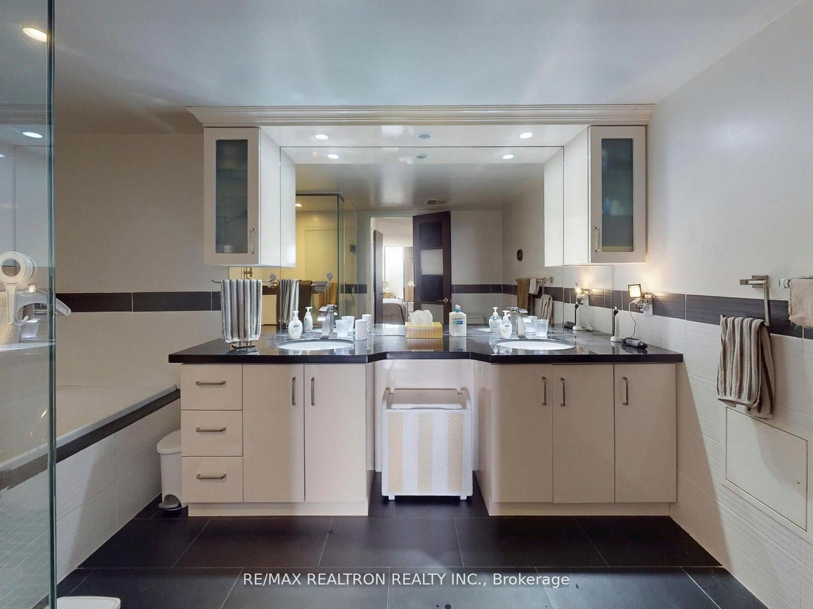 5 Kenneth Avenue, Unit 1208 thumbnail 17