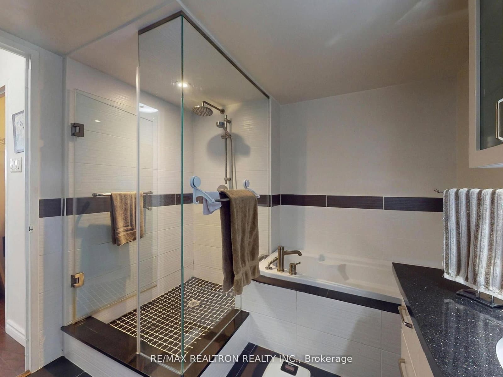 5 Kenneth Avenue, Unit 1208 thumbnail 18