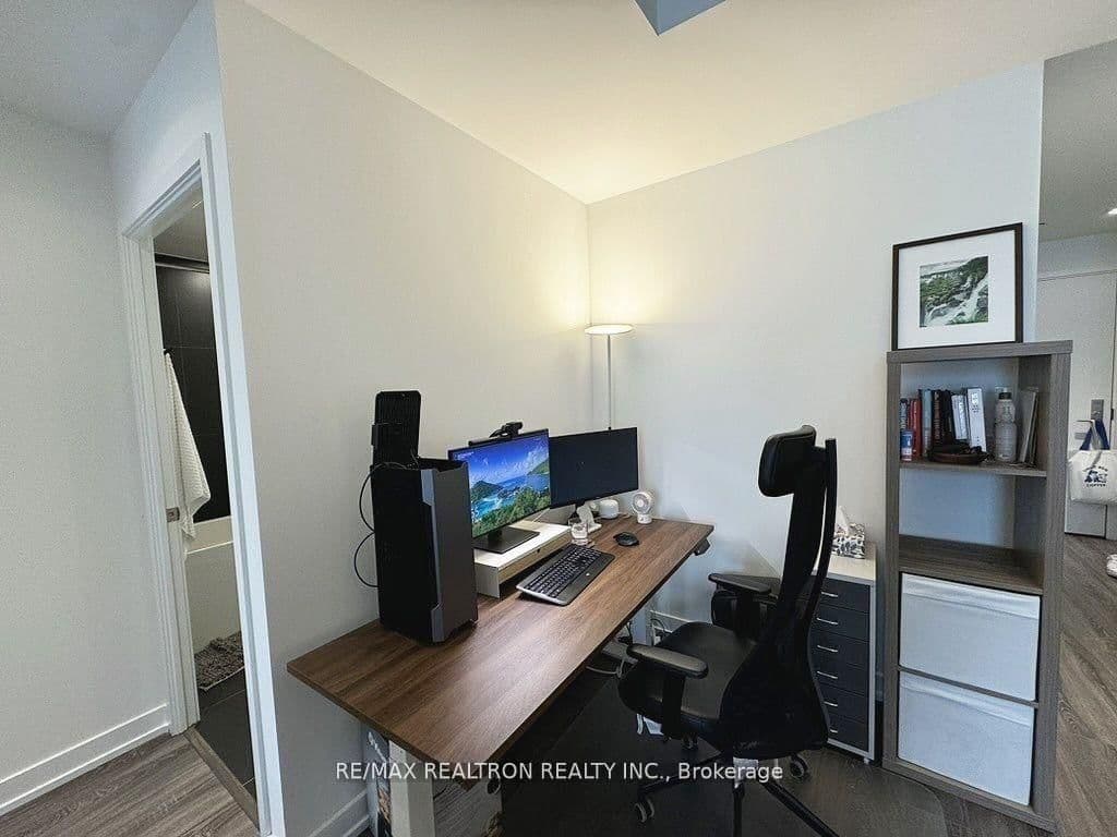 20 Edward Street, Unit 2422 thumbnail 4