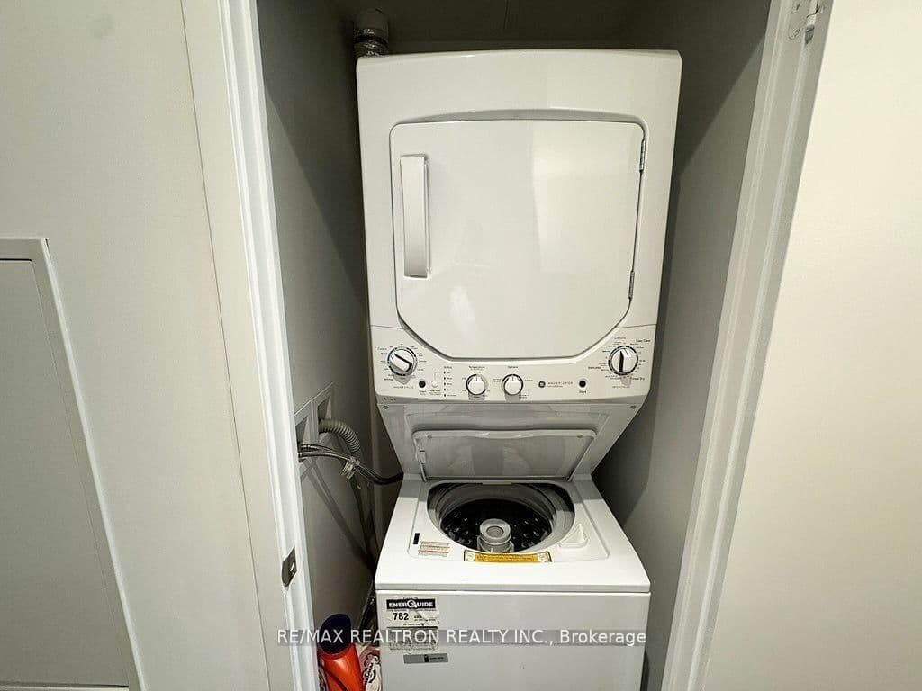 20 Edward Street, Unit 2422 thumbnail 9