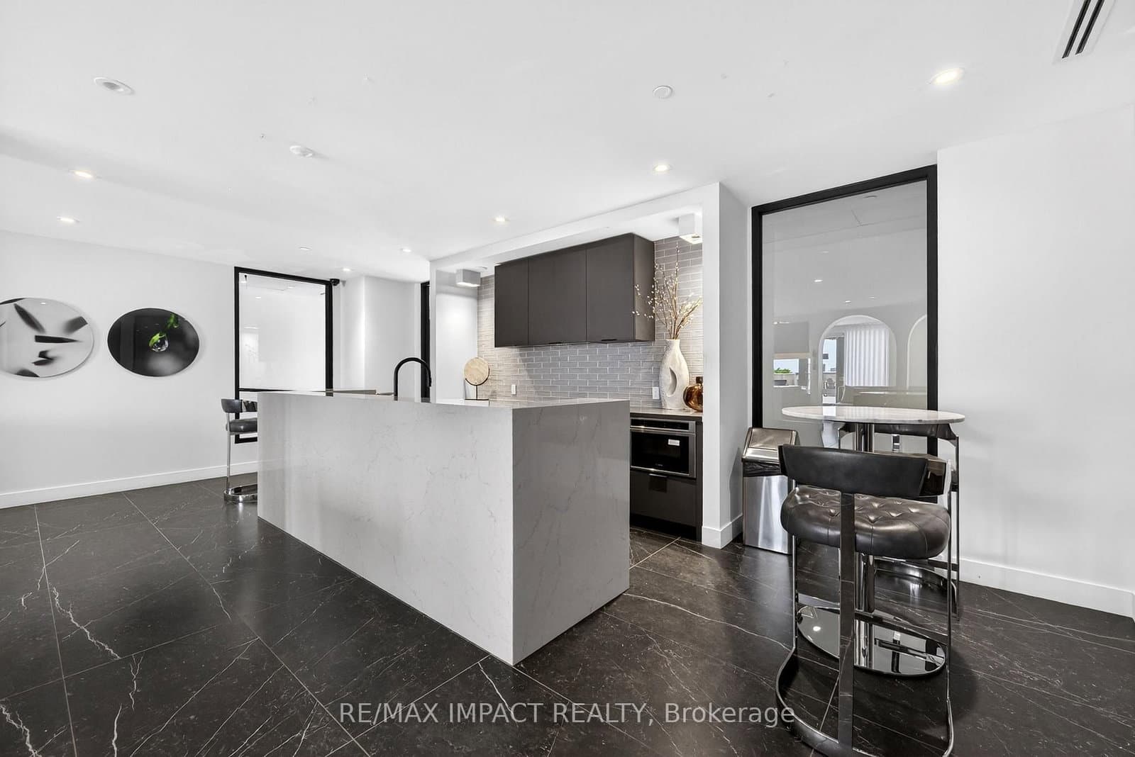 308 Jarvis Street, Unit 813 thumbnail 34