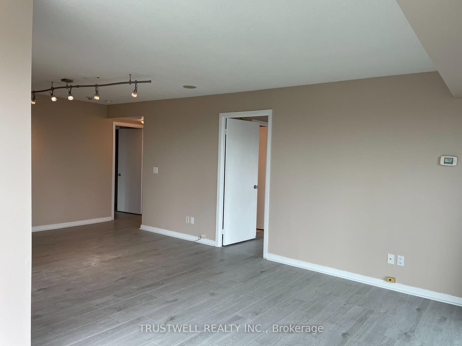 8 Park Road, Unit 1905 thumbnail 5