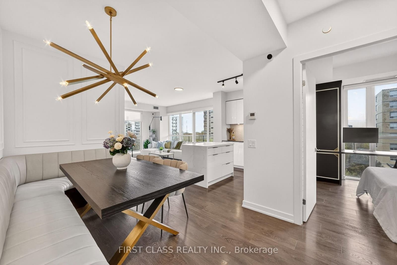 609 Avenue Road, Unit 707 thumbnail 3