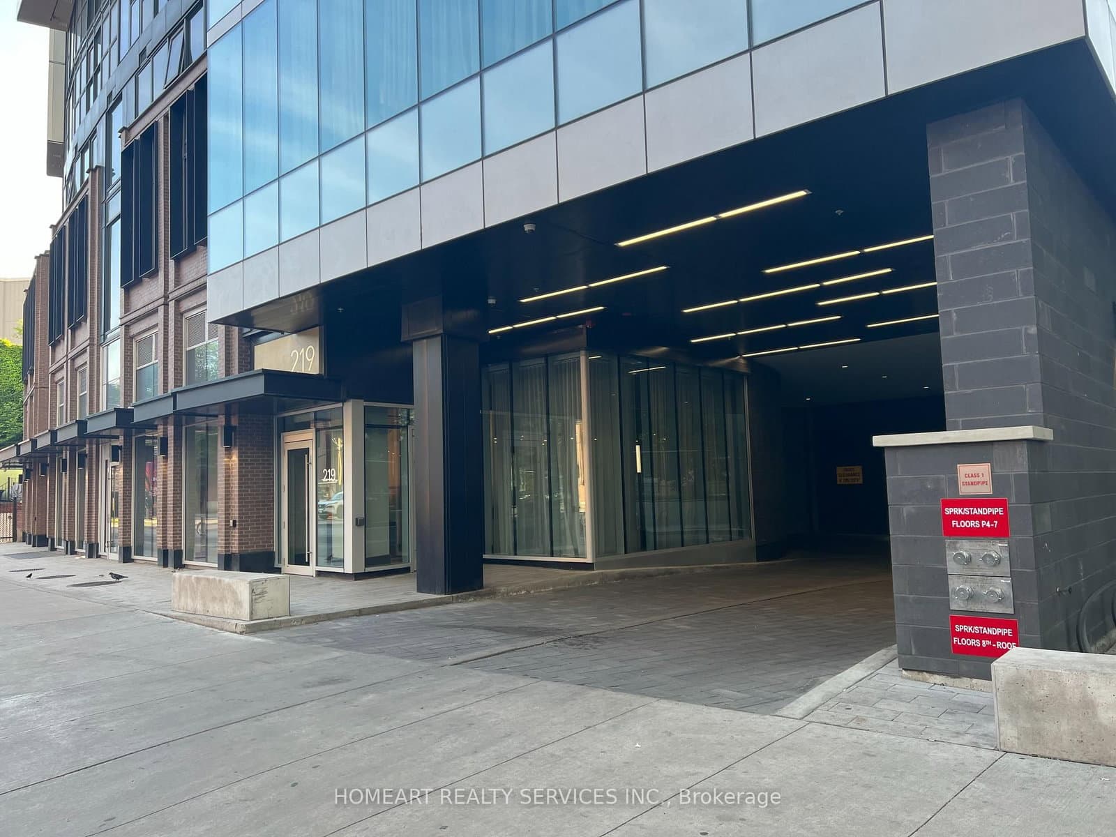 219 Dundas Street E, Unit 801 thumbnail 2