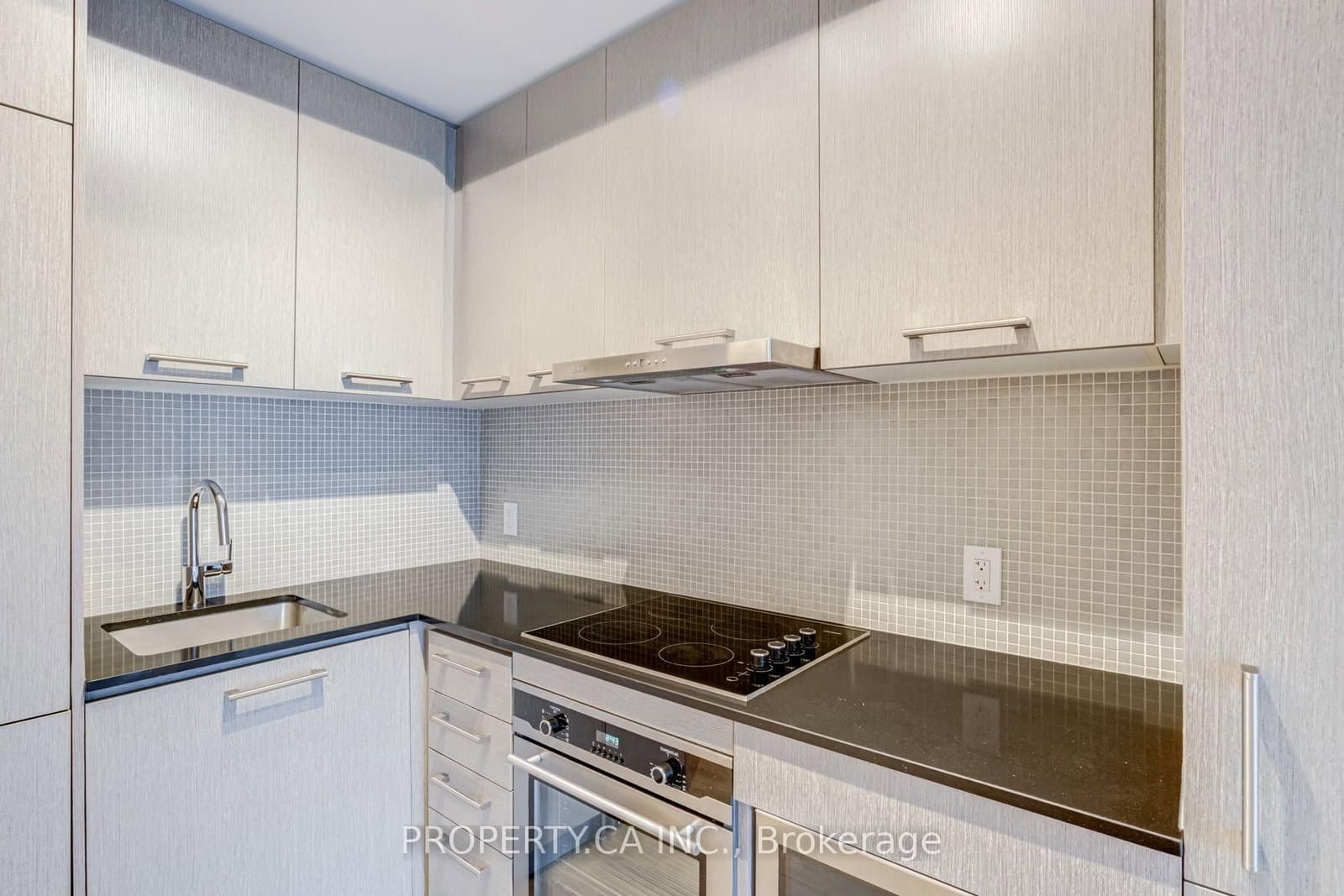 87 Peter Street, Unit 3715 thumbnail 6