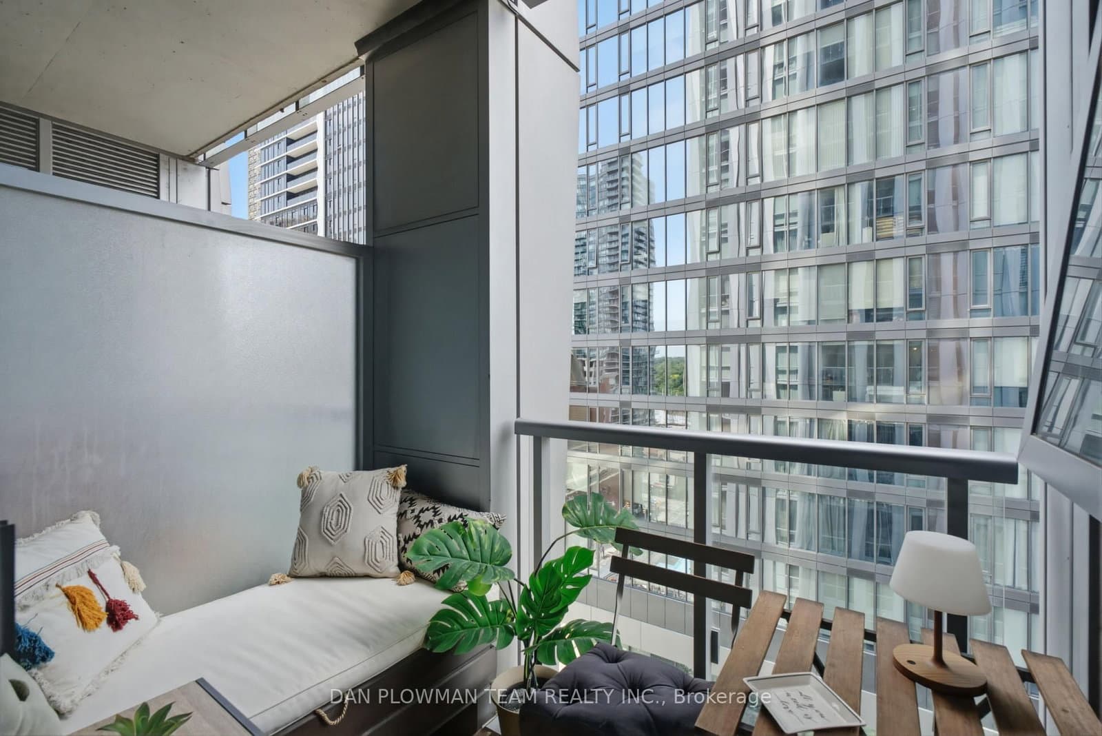1 Yorkville Avenue, Unit 901 thumbnail 11