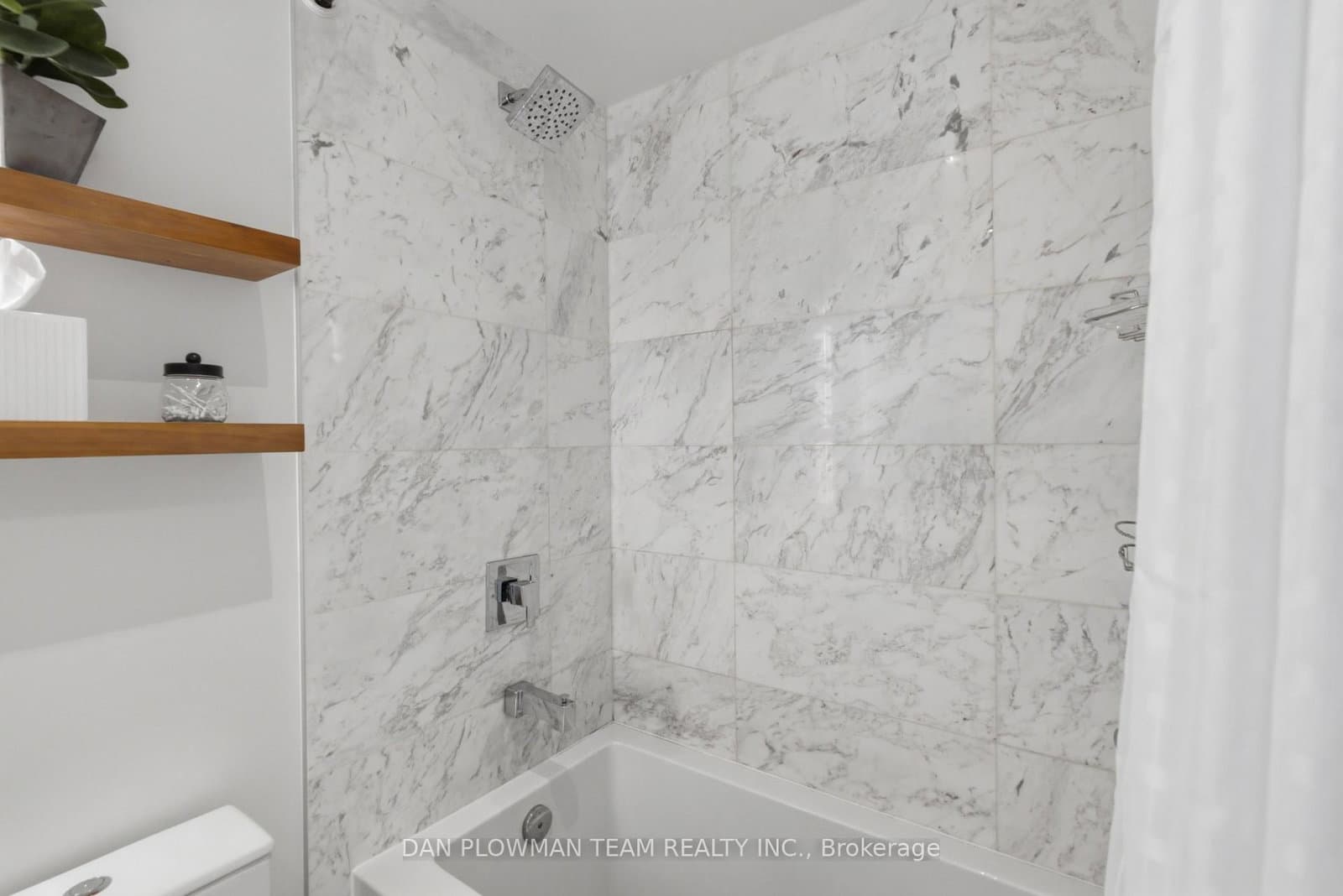 1 Yorkville Avenue, Unit 901 thumbnail 19