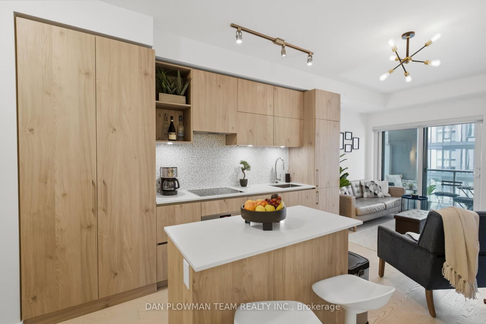 1 Yorkville Avenue, Unit 901 thumbnail 2
