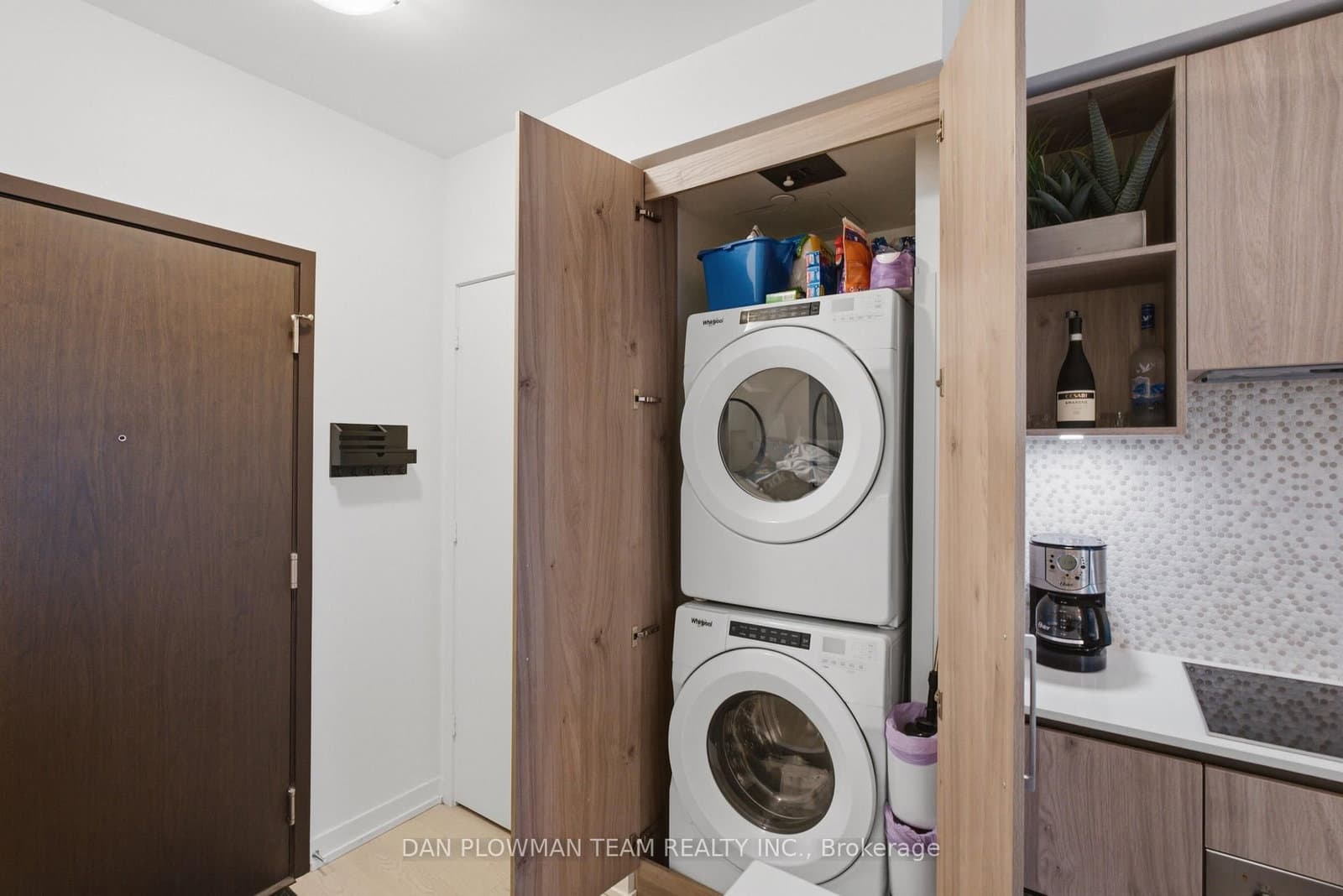 1 Yorkville Avenue, Unit 901 thumbnail 23