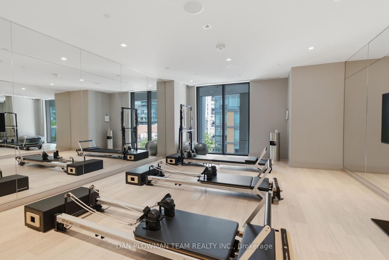 1 Yorkville Avenue, Unit 901 thumbnail 35