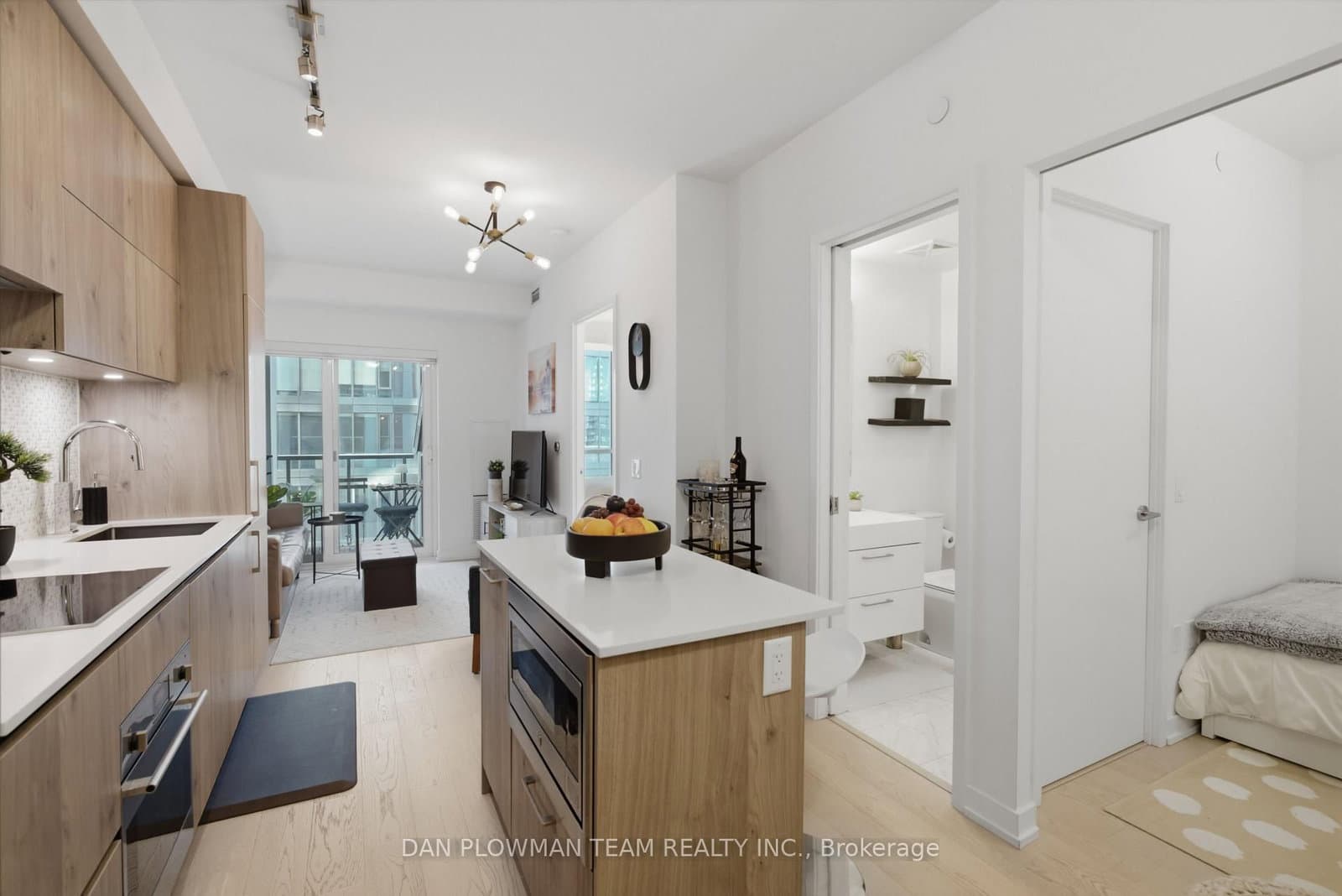 1 Yorkville Avenue, Unit 901 thumbnail 5