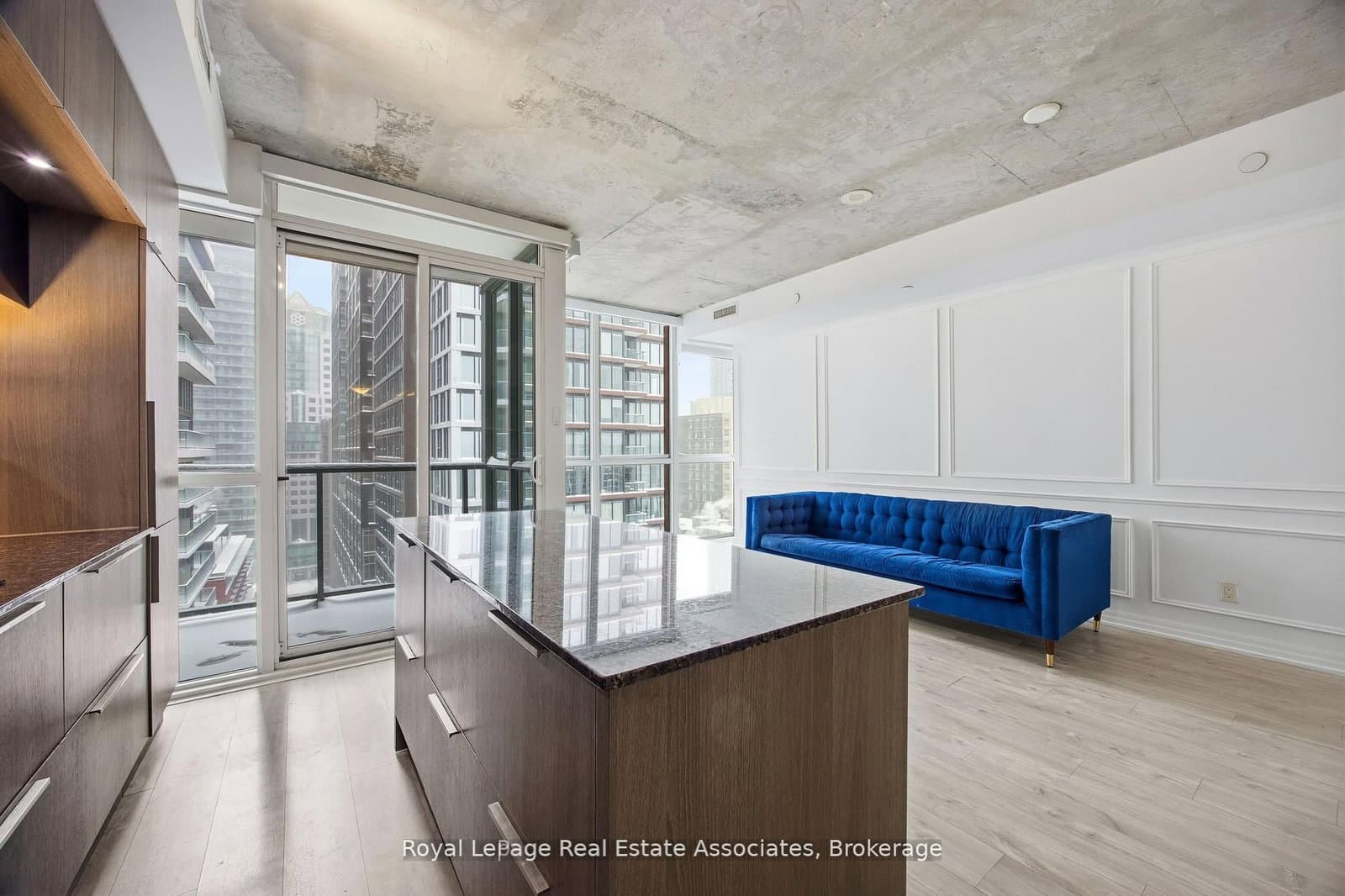 88 Blue Jays Way, Unit 1604 thumbnail 5