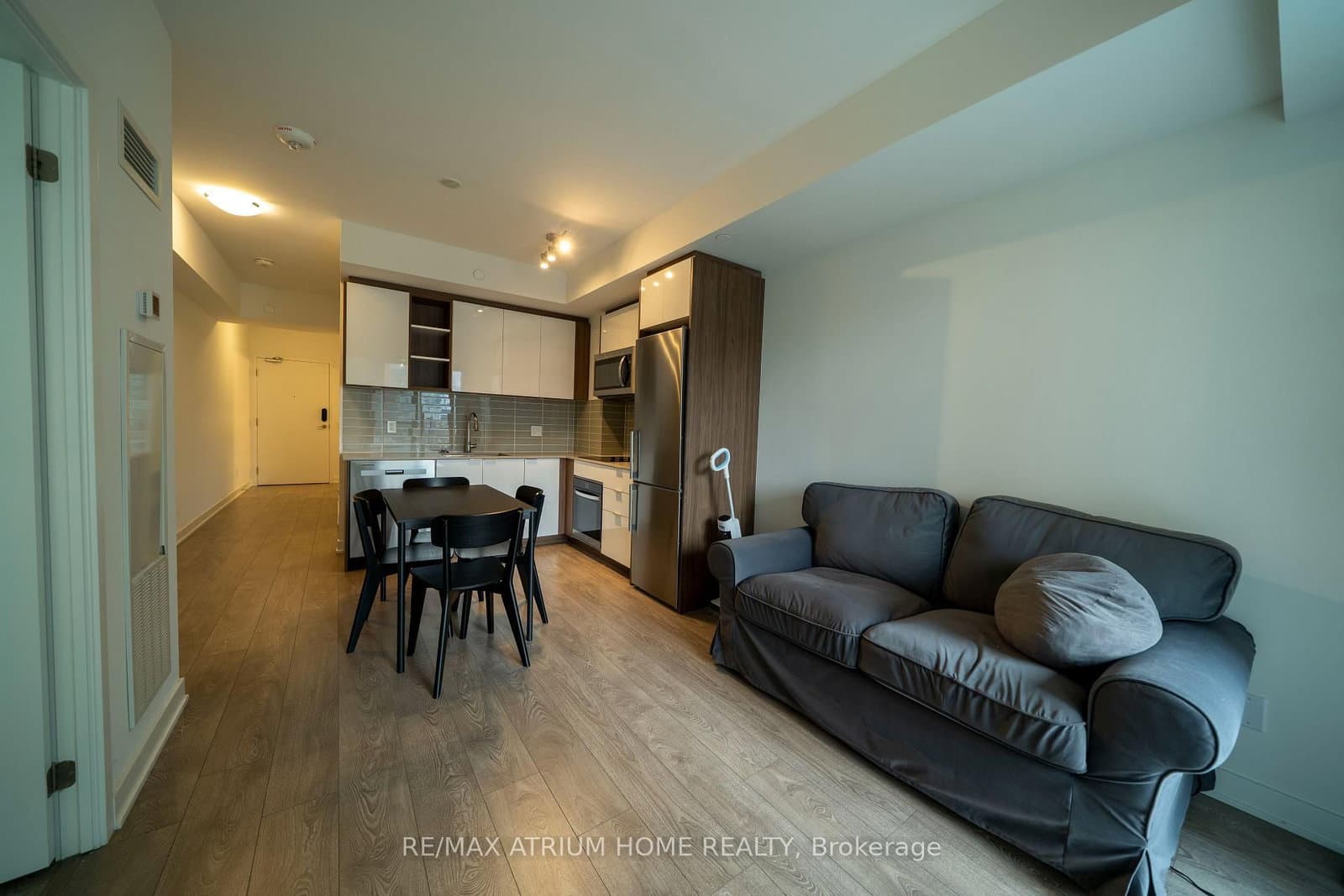 543 Richmond Street W, Unit 725 - Image 1