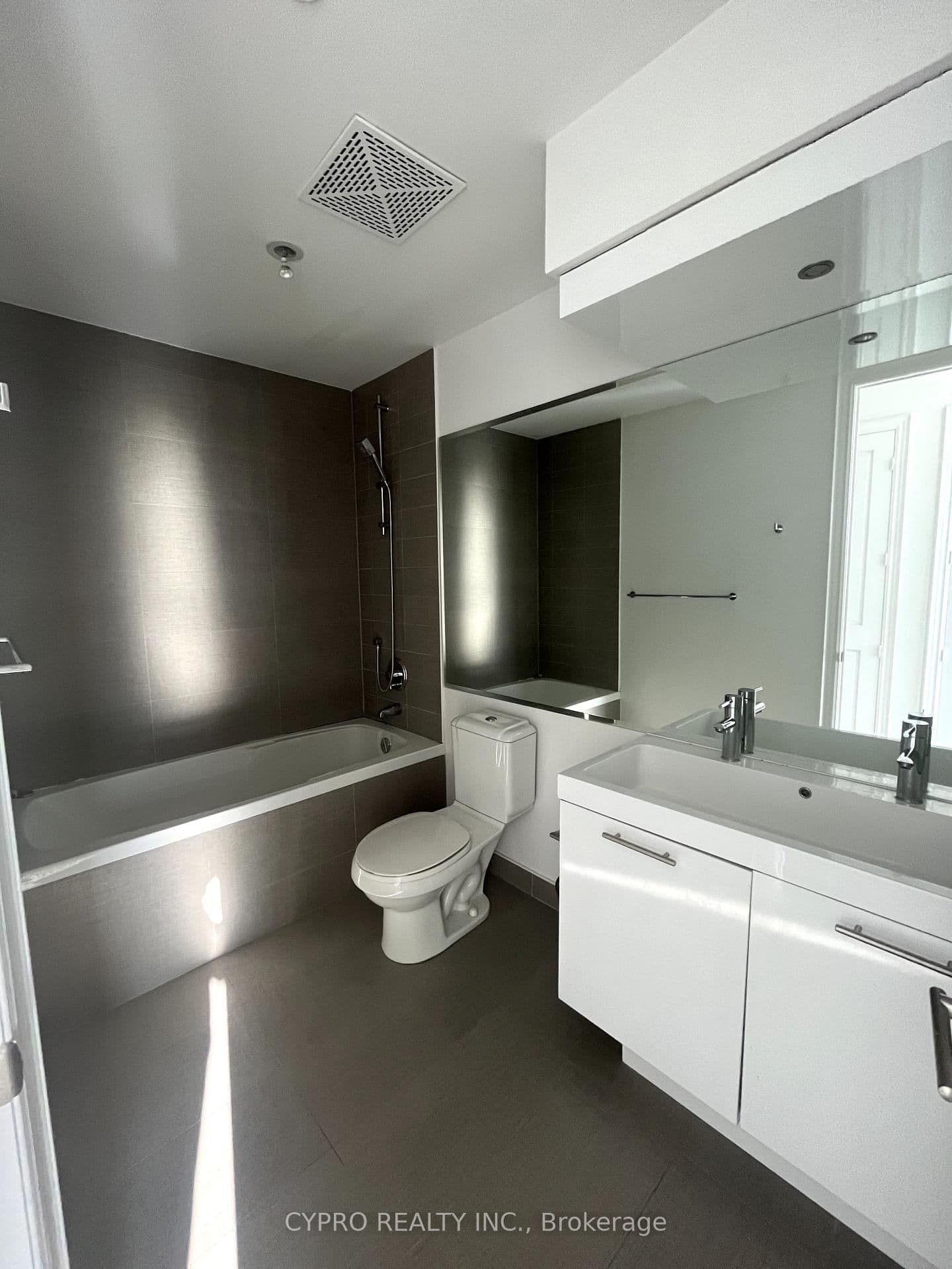 388 Yonge Street, Unit 6516 thumbnail 17