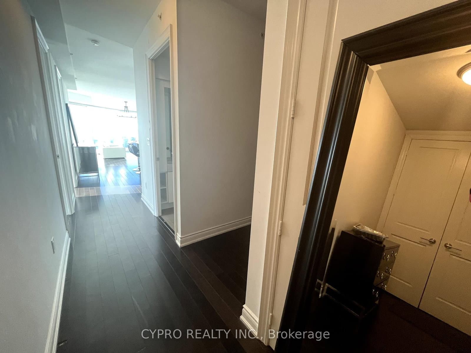 388 Yonge Street, Unit 6516 thumbnail 5