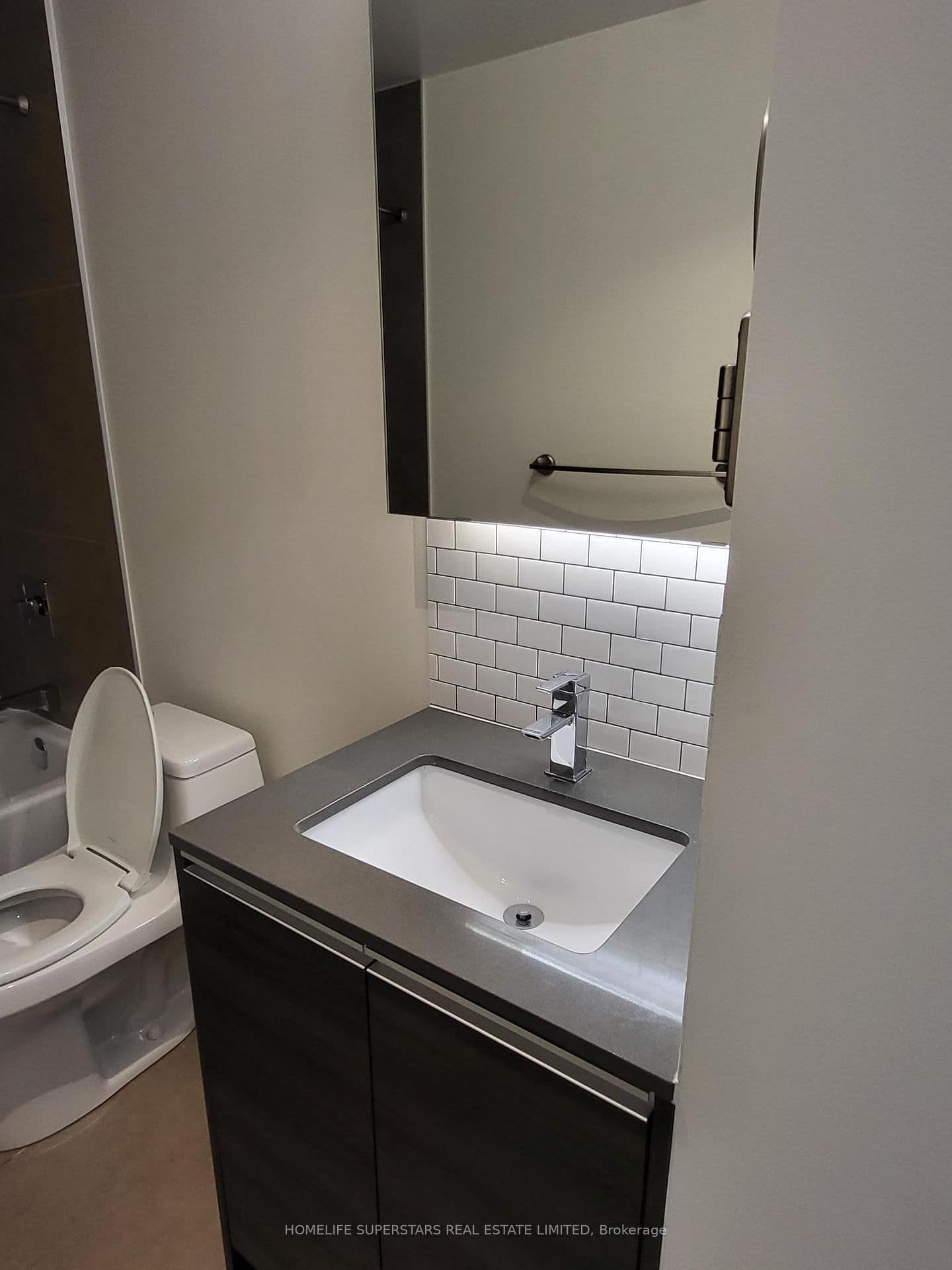 20 Minowan Miikan Lane, Unit 1805 thumbnail 10