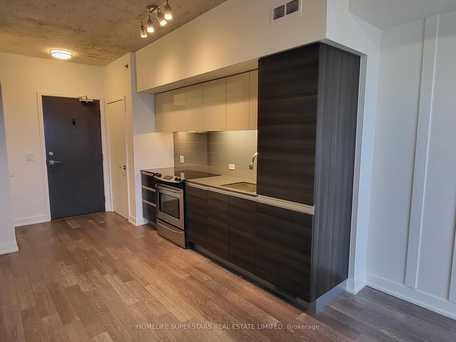 20 Minowan Miikan Lane, Unit 1805 thumbnail 5