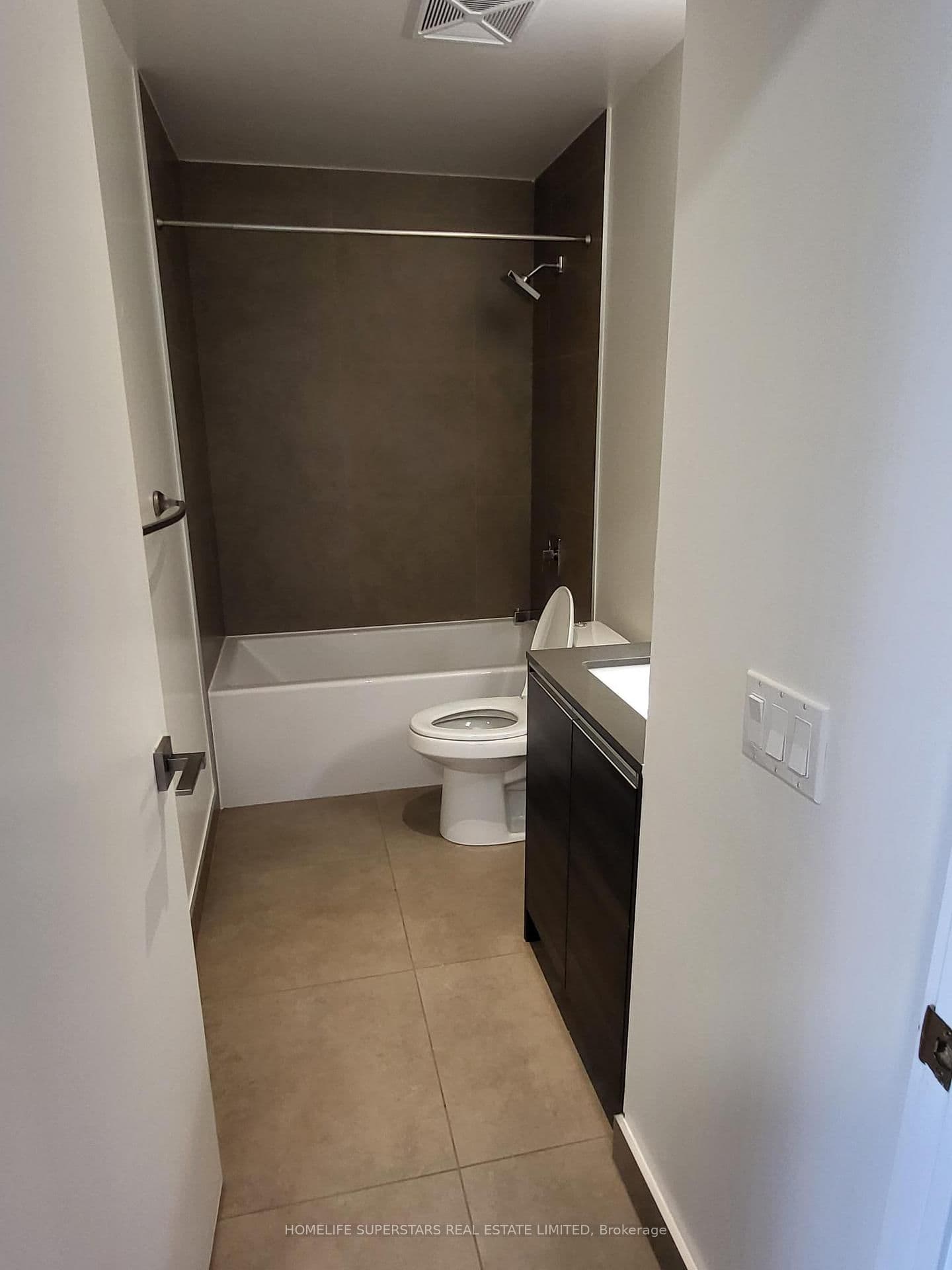 20 Minowan Miikan Lane, Unit 1805 thumbnail 9