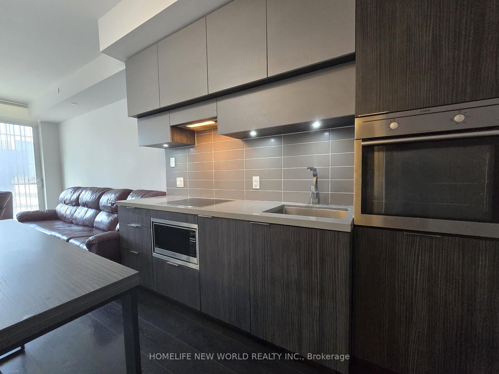 8 Eglinton Avenue E, Unit 506 thumbnail 2