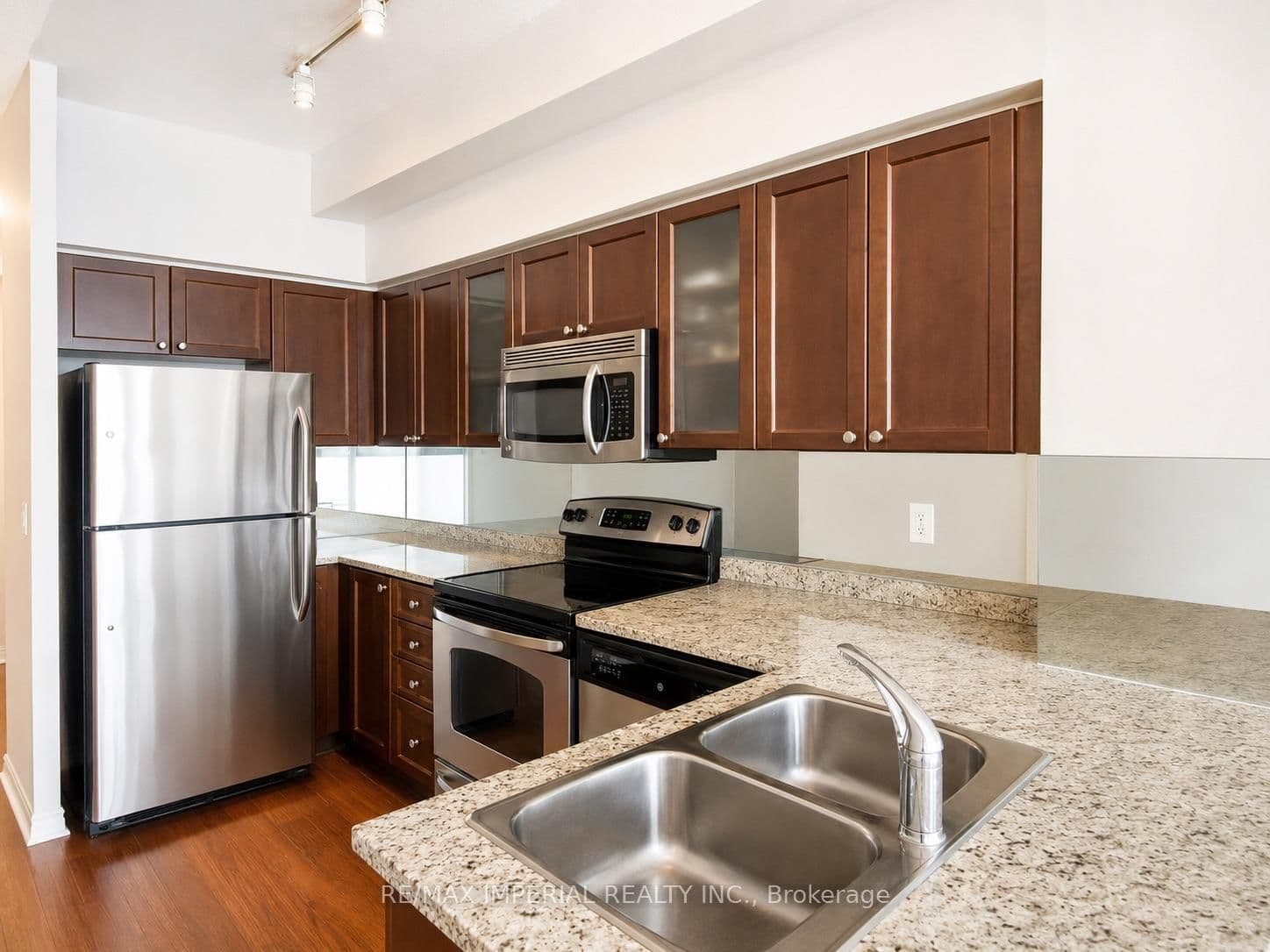 761 Bay Street, Unit 3304 thumbnail 4