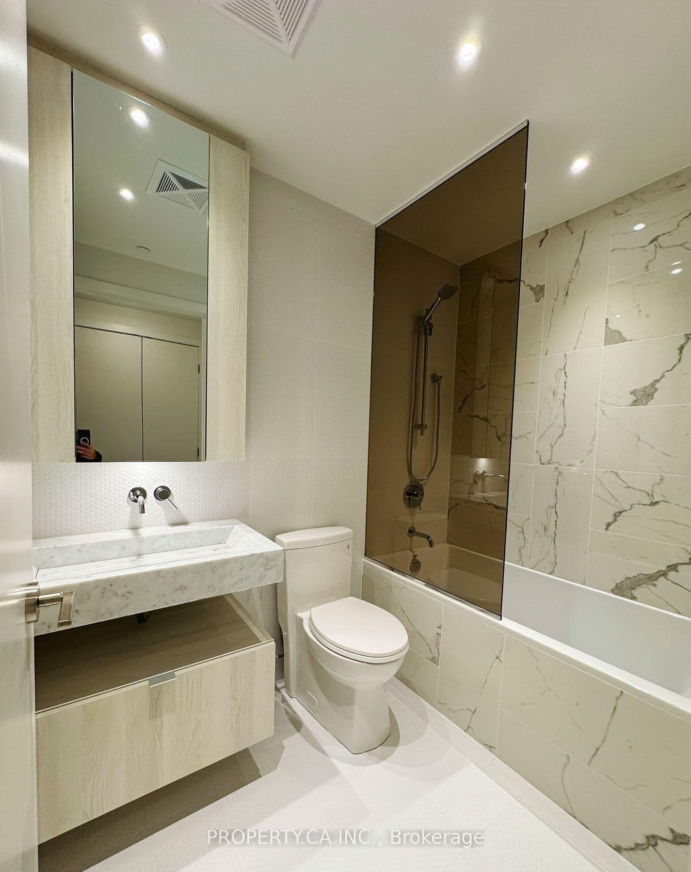 11 Yorkville Avenue, Unit 1007 thumbnail 9