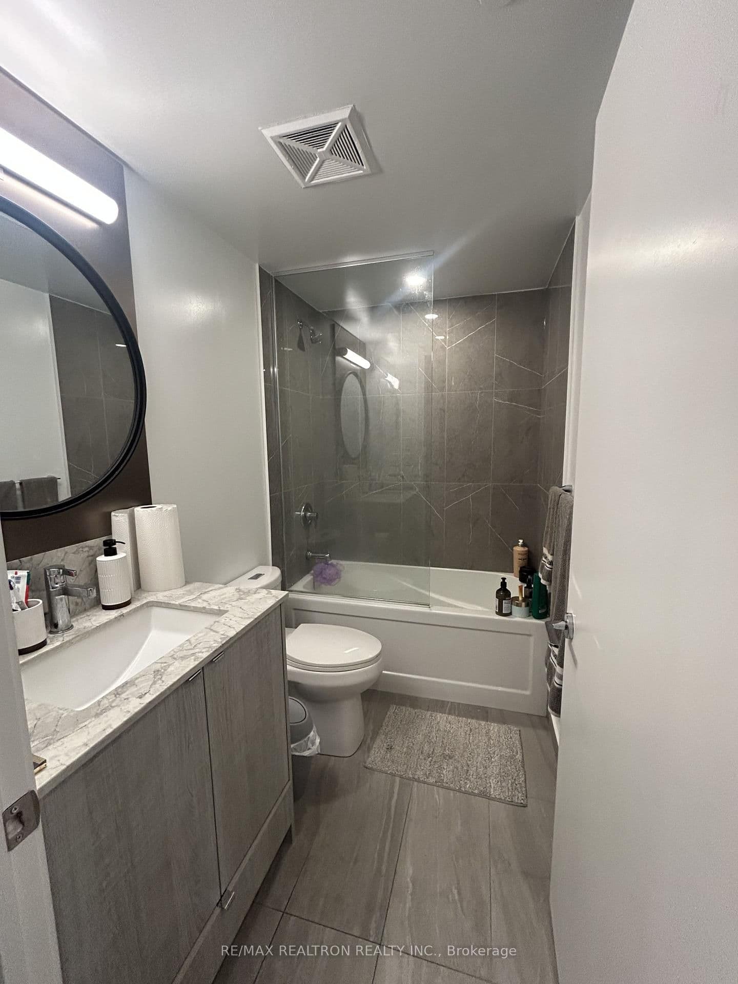 771 Yonge Street, Unit 911 thumbnail 3