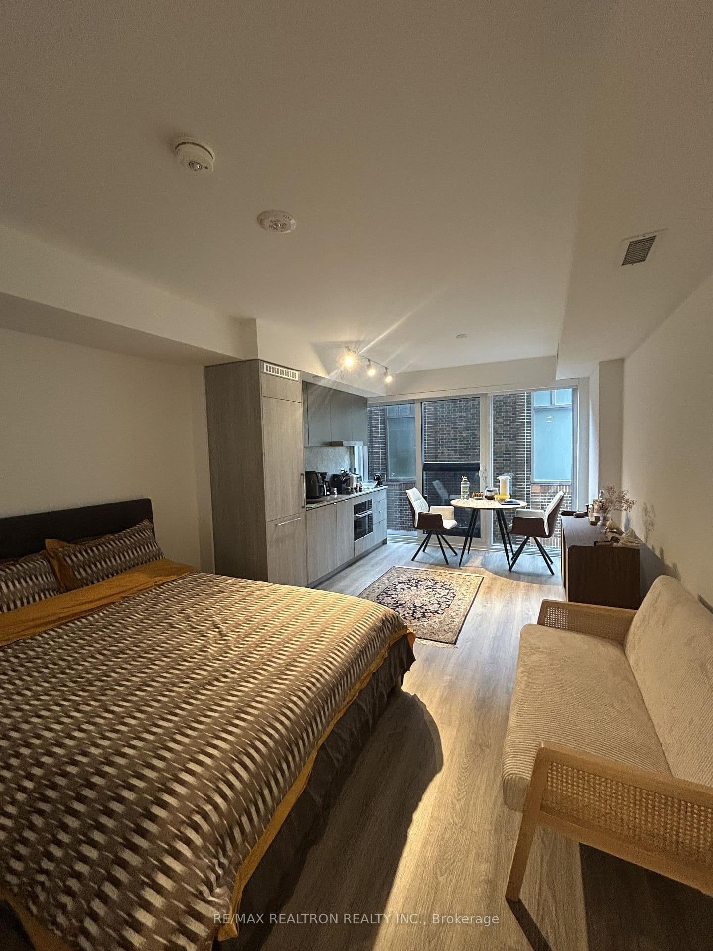 771 Yonge Street, Unit 911 thumbnail 5