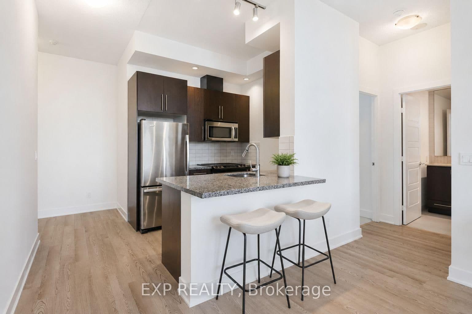 28 Linden Street, Unit PH2 thumbnail 10