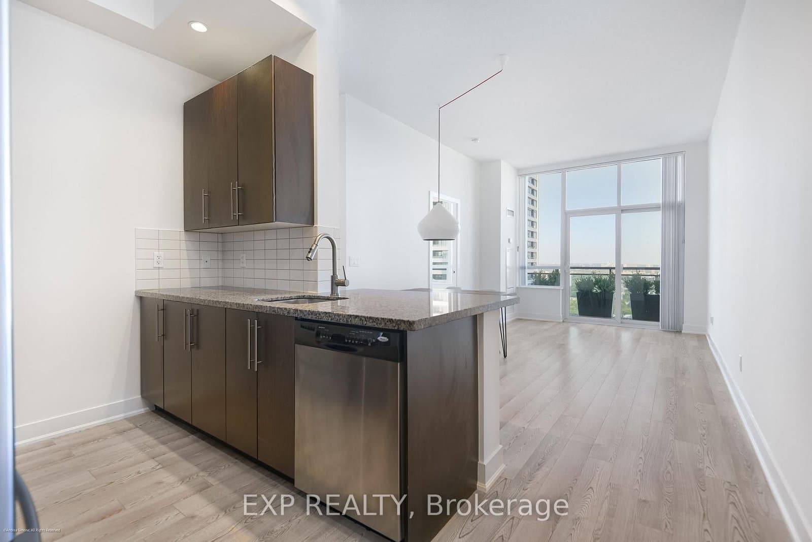 28 Linden Street, Unit PH2 thumbnail 8
