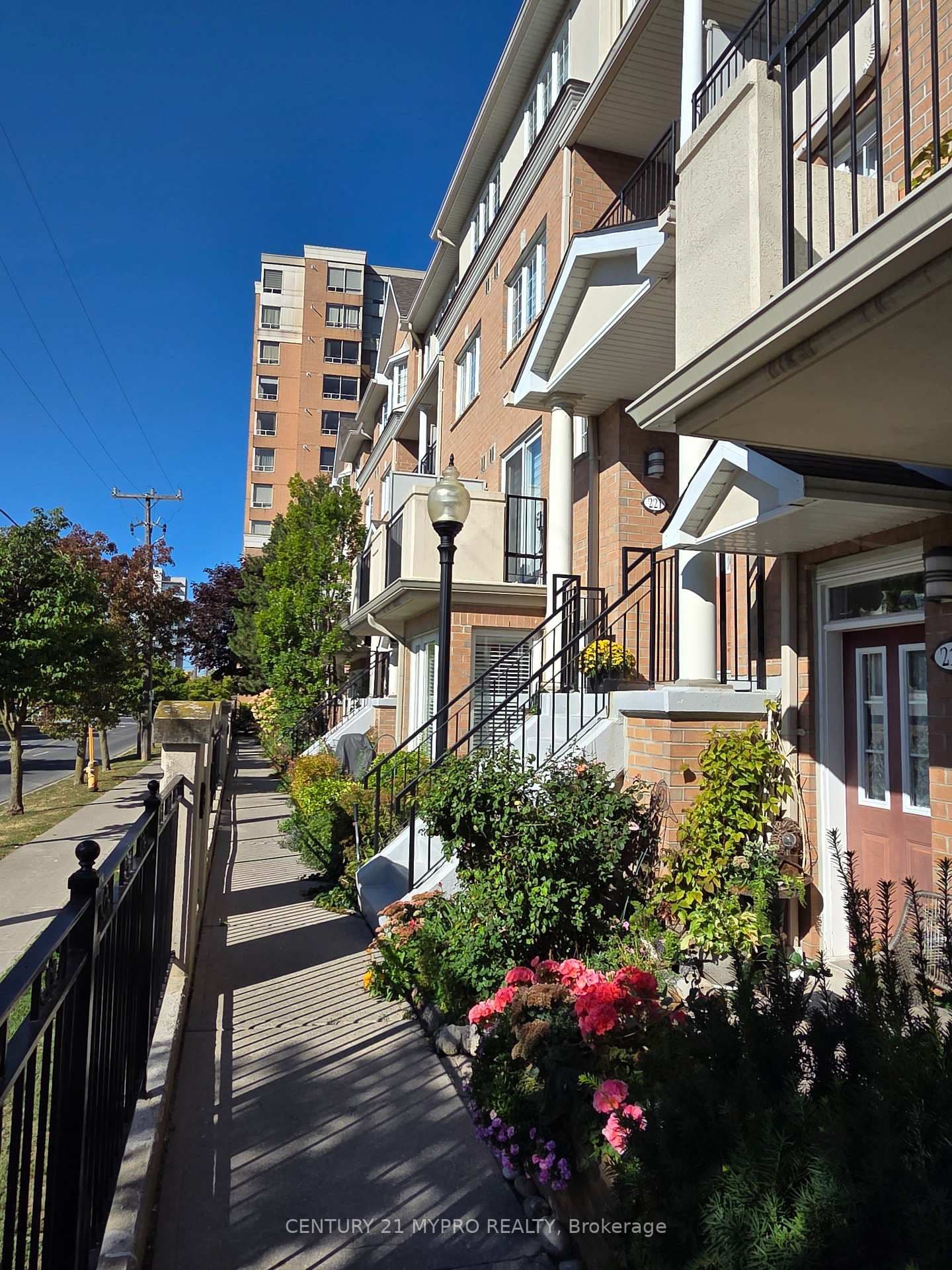 221 Grandview Way - Image 1