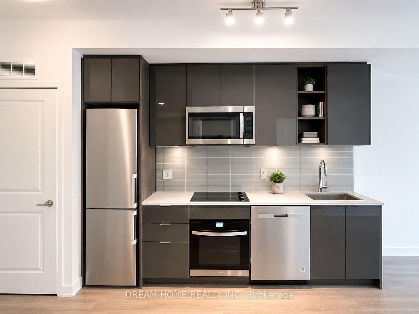 543 Richmond Street W, Unit 1424 thumbnail 2