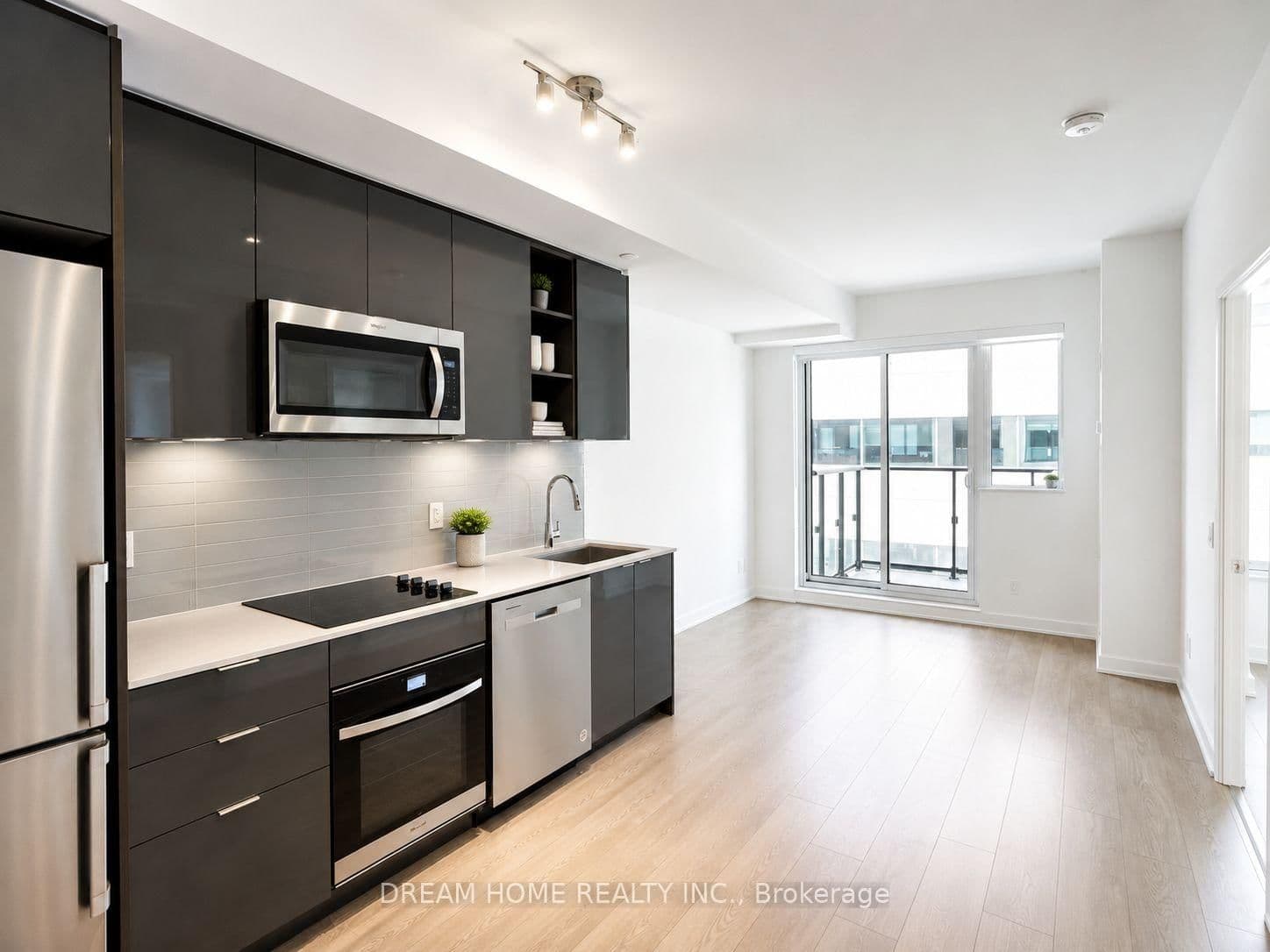 543 Richmond Street W, Unit 1424 thumbnail 3