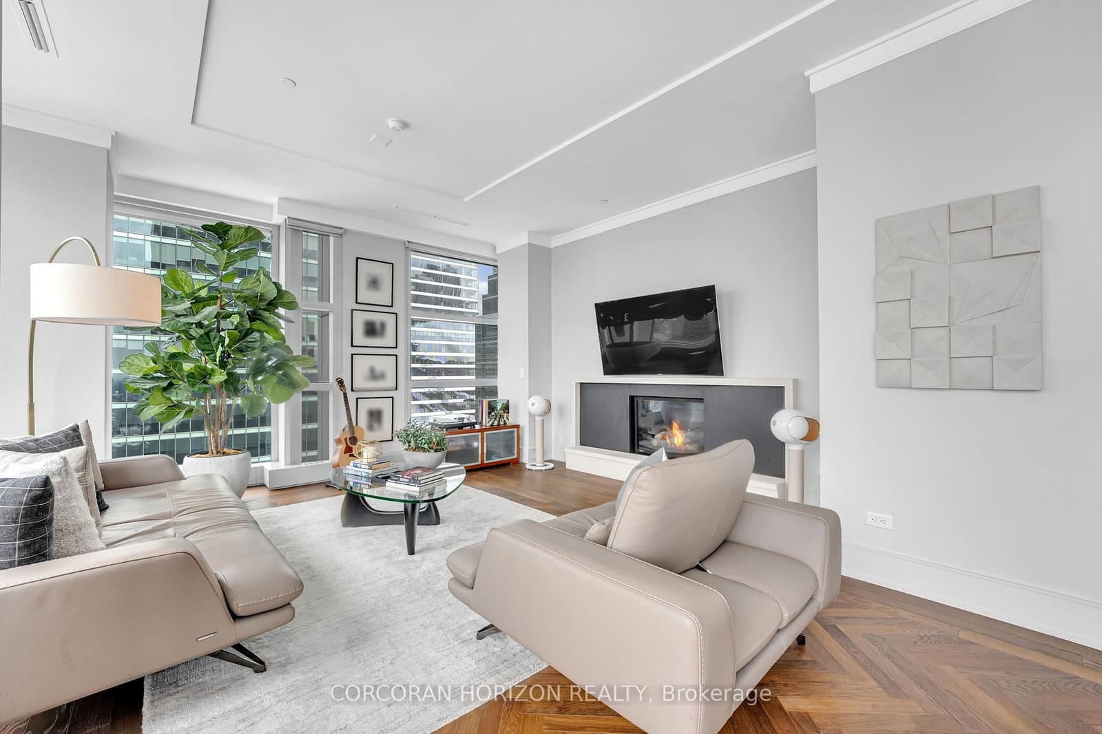 183 Wellington Street W, Unit 3303 thumbnail 13
