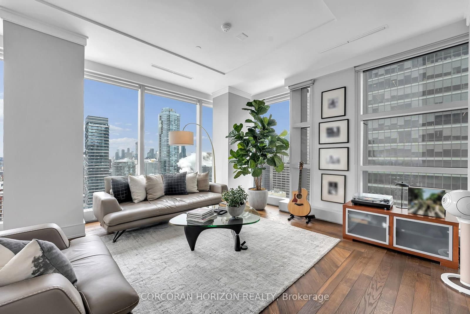 183 Wellington Street W, Unit 3303 thumbnail 17