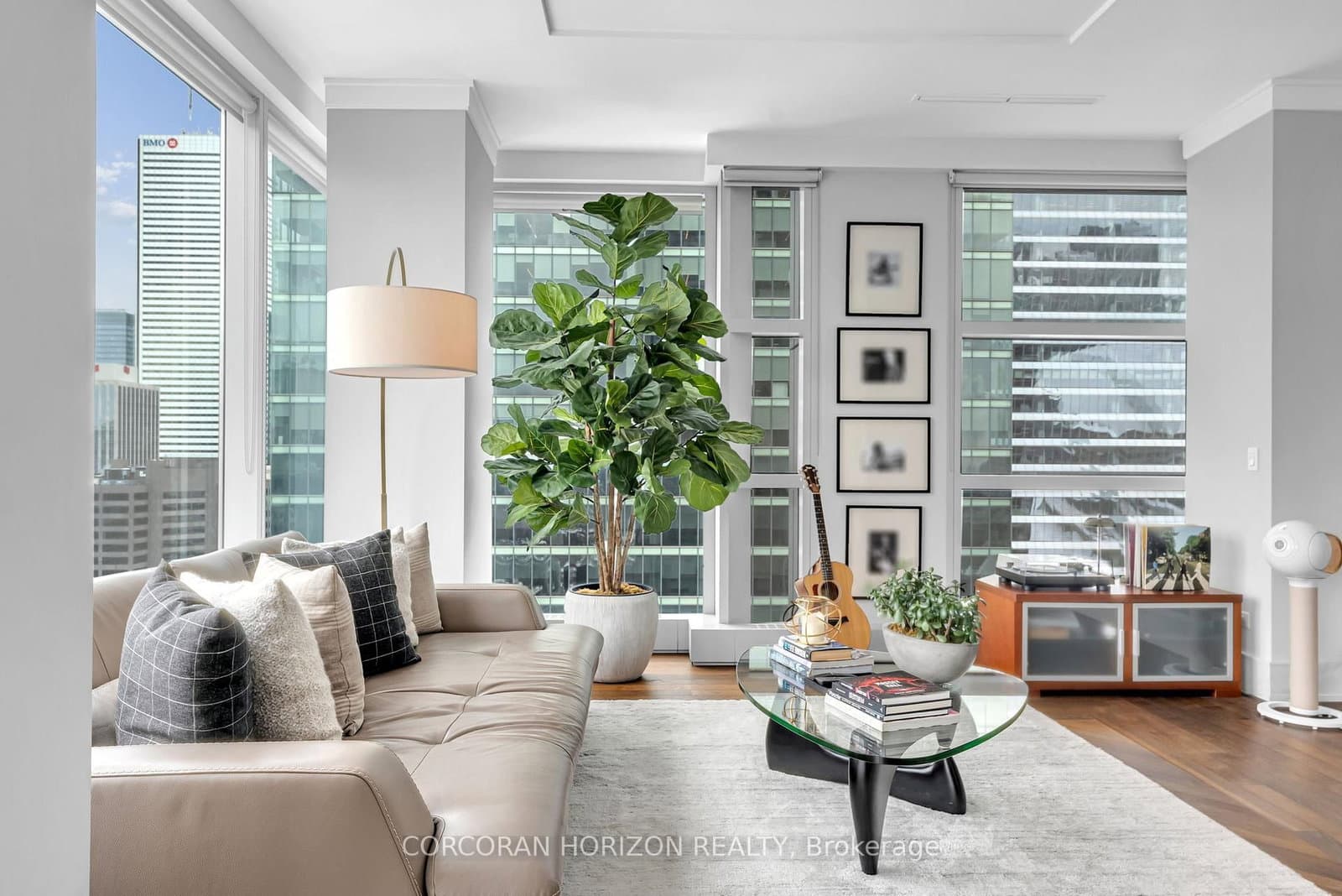 183 Wellington Street W, Unit 3303 thumbnail 18