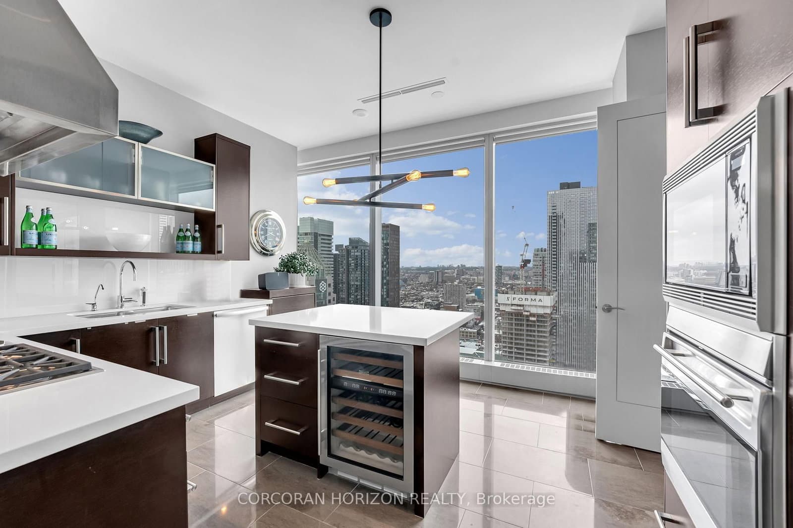 183 Wellington Street W, Unit 3303 thumbnail 22