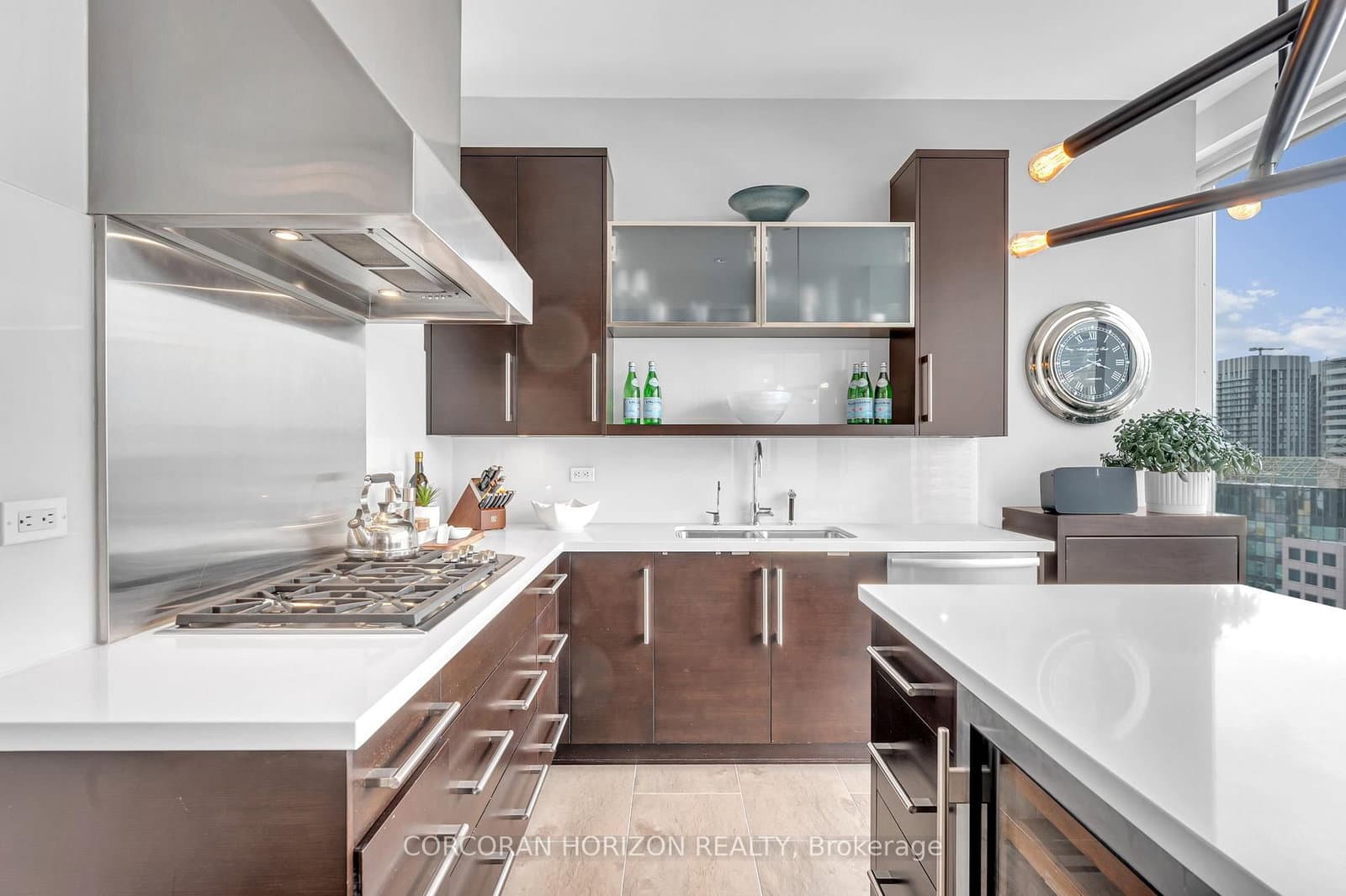 183 Wellington Street W, Unit 3303 thumbnail 23
