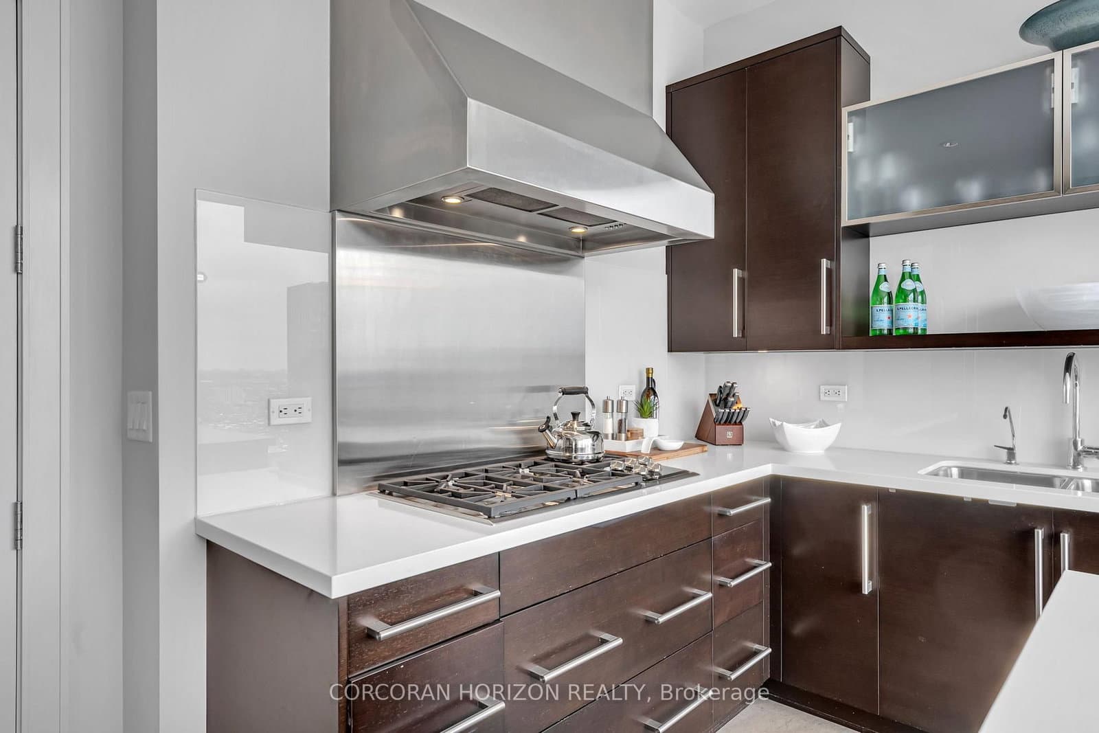 183 Wellington Street W, Unit 3303 thumbnail 24