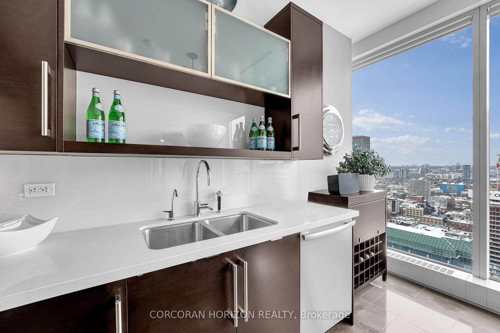 183 Wellington Street W, Unit 3303 thumbnail 25
