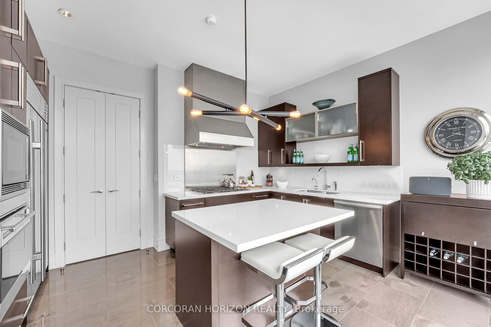 183 Wellington Street W, Unit 3303 thumbnail 28