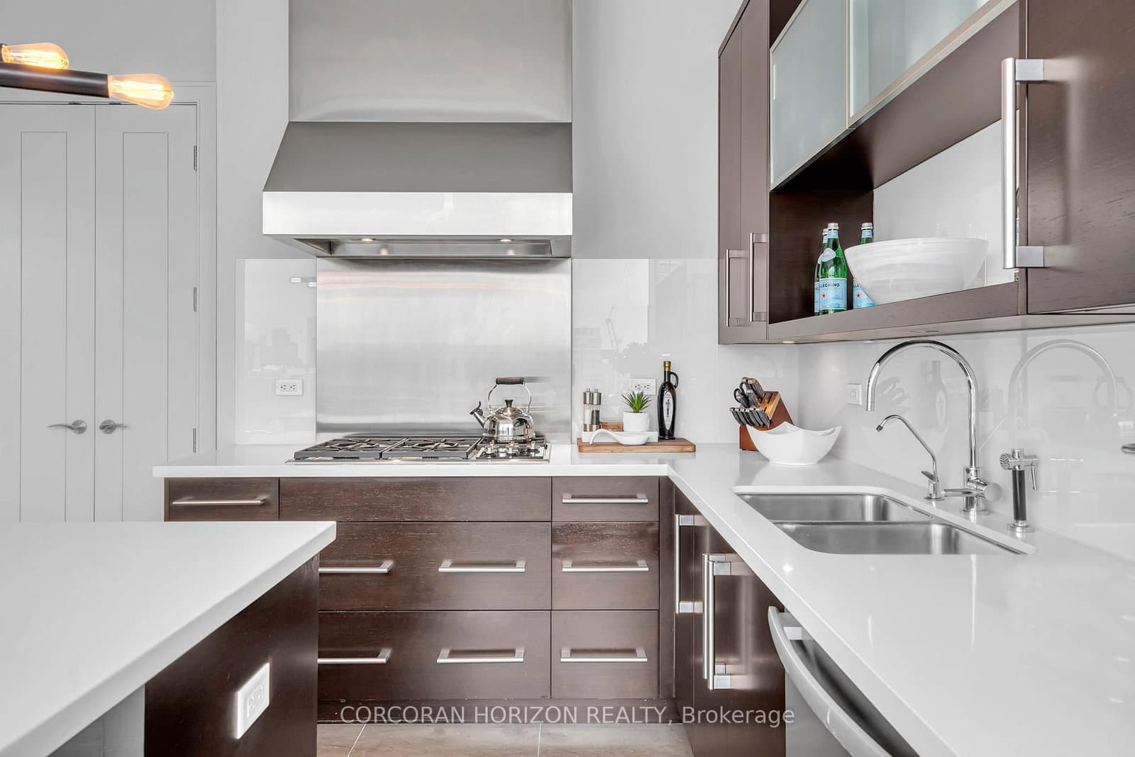 183 Wellington Street W, Unit 3303 thumbnail 29