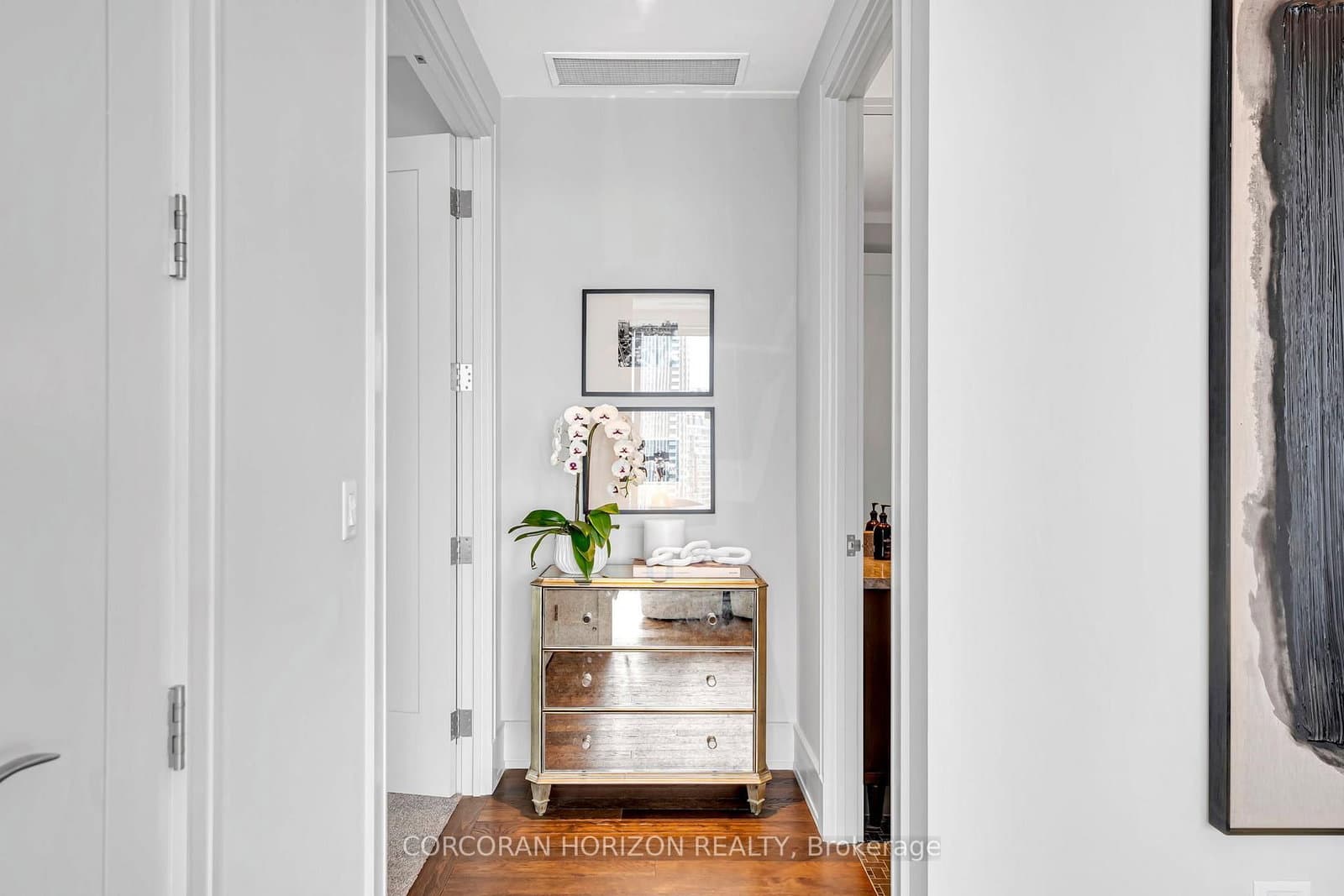 183 Wellington Street W, Unit 3303 thumbnail 31