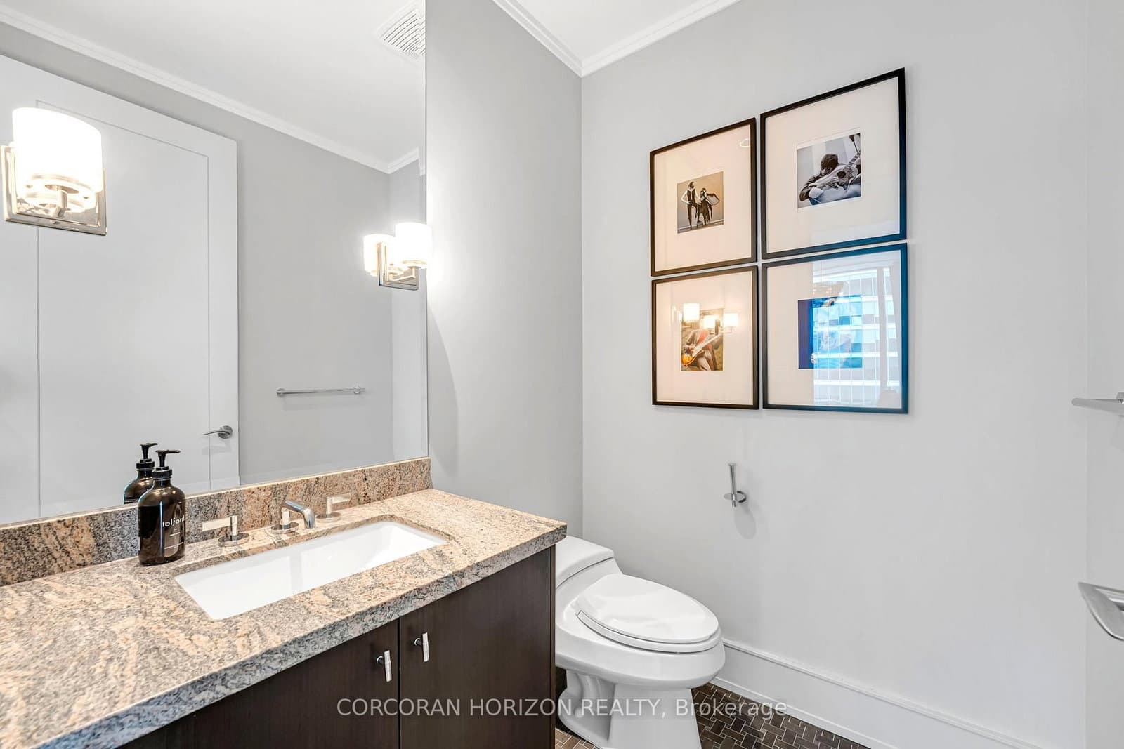 183 Wellington Street W, Unit 3303 thumbnail 32