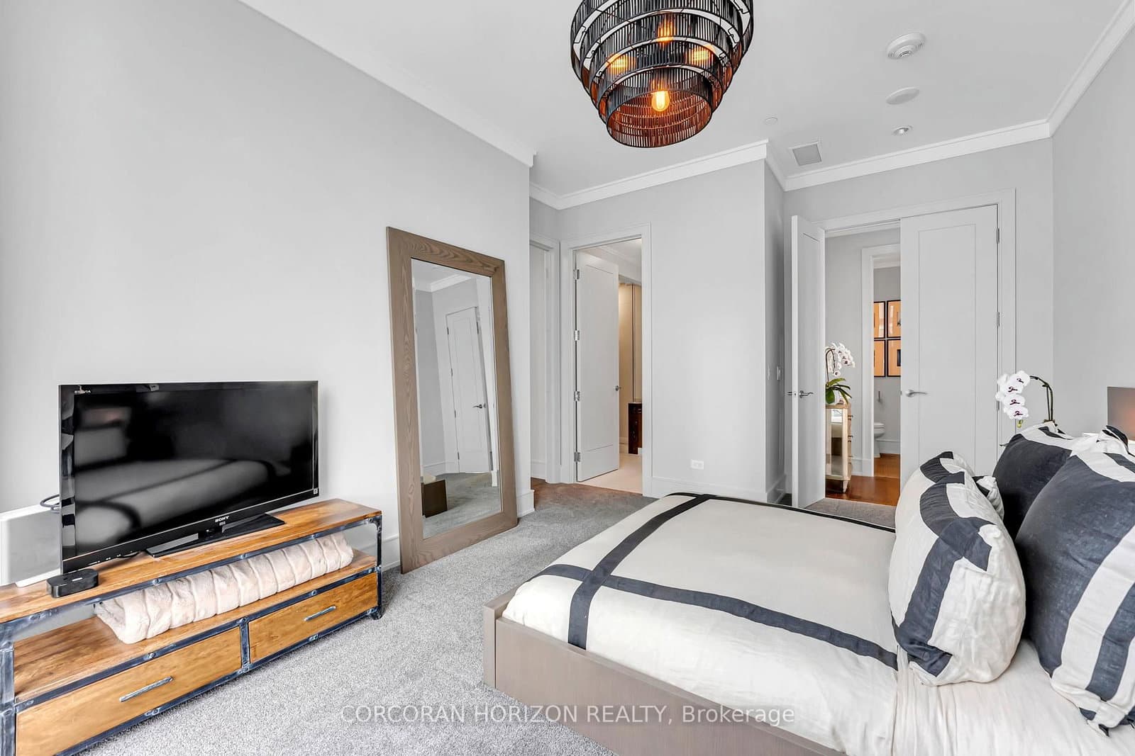 183 Wellington Street W, Unit 3303 thumbnail 35