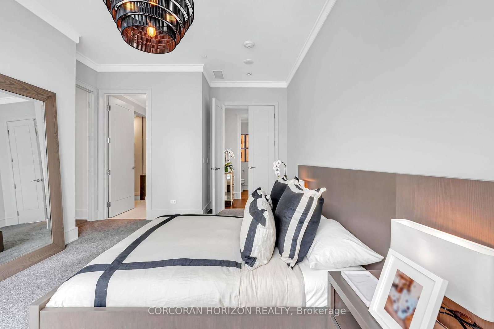 183 Wellington Street W, Unit 3303 thumbnail 36