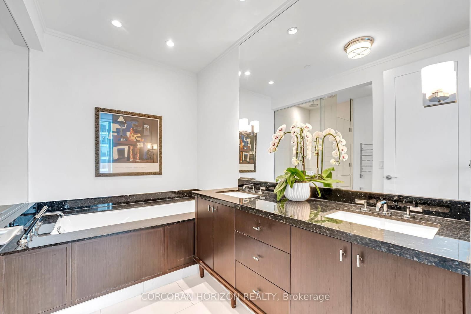 183 Wellington Street W, Unit 3303 thumbnail 39