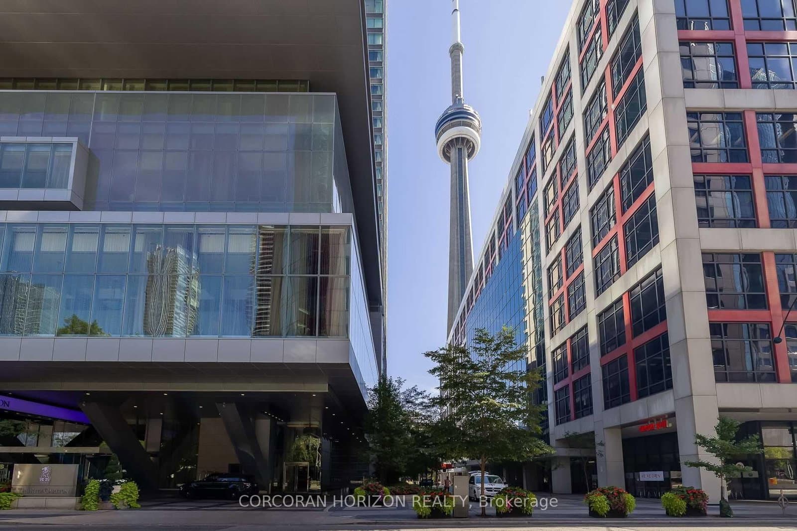 183 Wellington Street W, Unit 3303 thumbnail 4
