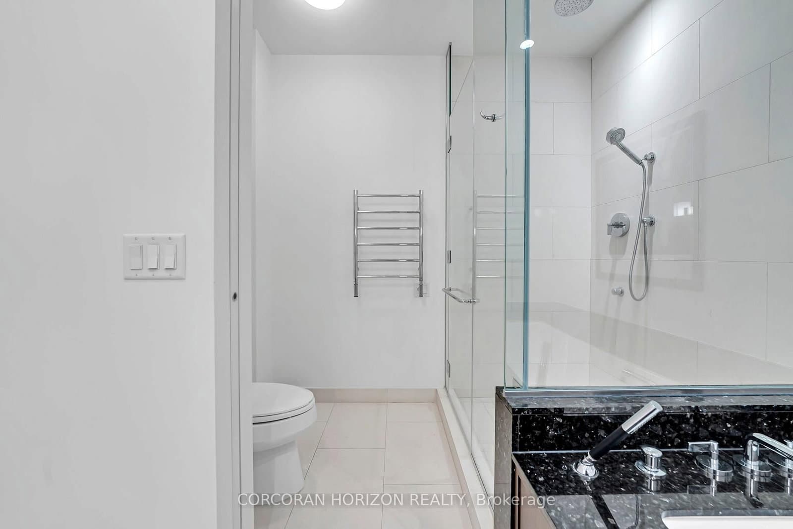 183 Wellington Street W, Unit 3303 thumbnail 40
