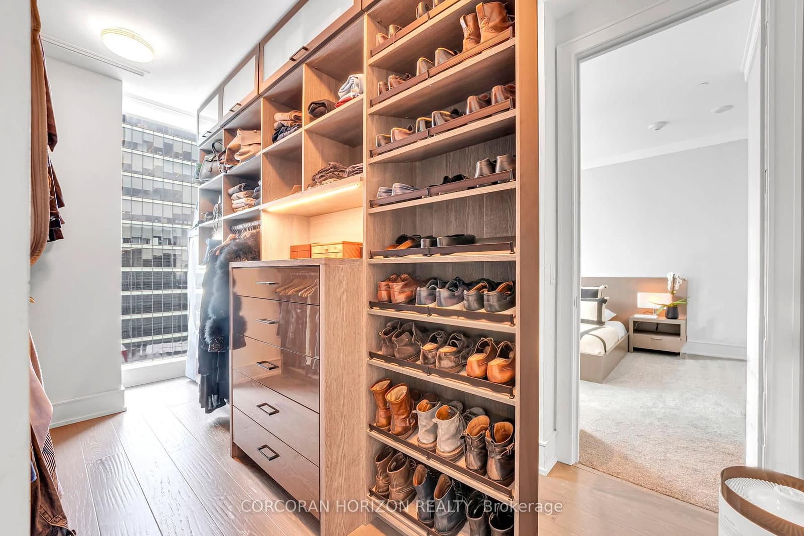 183 Wellington Street W, Unit 3303 thumbnail 42