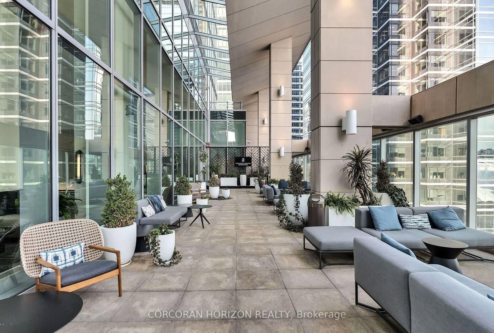 183 Wellington Street W, Unit 3303 thumbnail 45